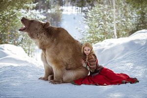 girl_and_bear_09.thumb.jpg.4881ca4e1534834489999867e60d3645.jpg