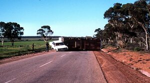 Caravan rollover Merredin 1974.jpg