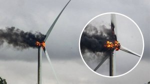 836892684_windturbinefire02.thumb.jpg.c0781bec393eb0f2b1ae54fa48a06eb9.jpg