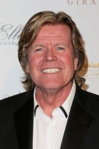 PeterNoone.thumb.jpg.a35bc82ba220de21dbdd9cf0f12ed74f.jpg