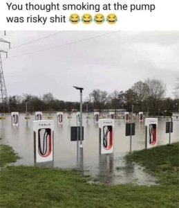 floodedchargestation.thumb.jpg.ae3c7d9f79326027ad026ab6897c3102.jpg