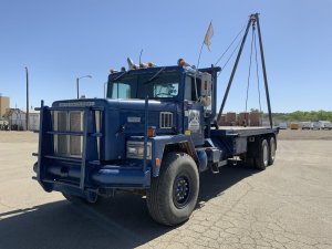 1978internationalpaystar5000polewinchtruck_0c10daffe66449c7b01ce51d7c59d998.jpg
